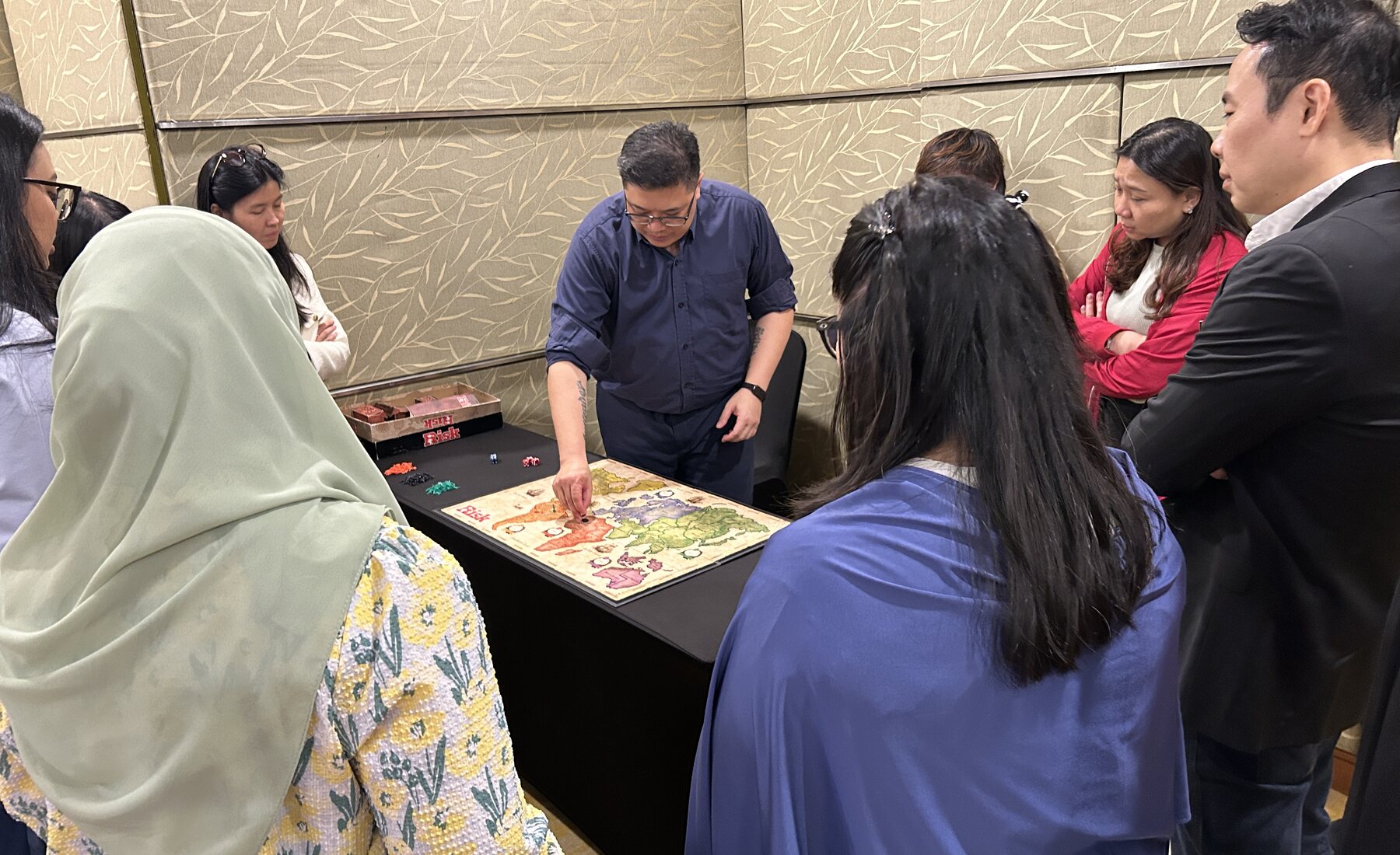 Soo Hoo observing leaders make decisions together inside a behaviour simulation